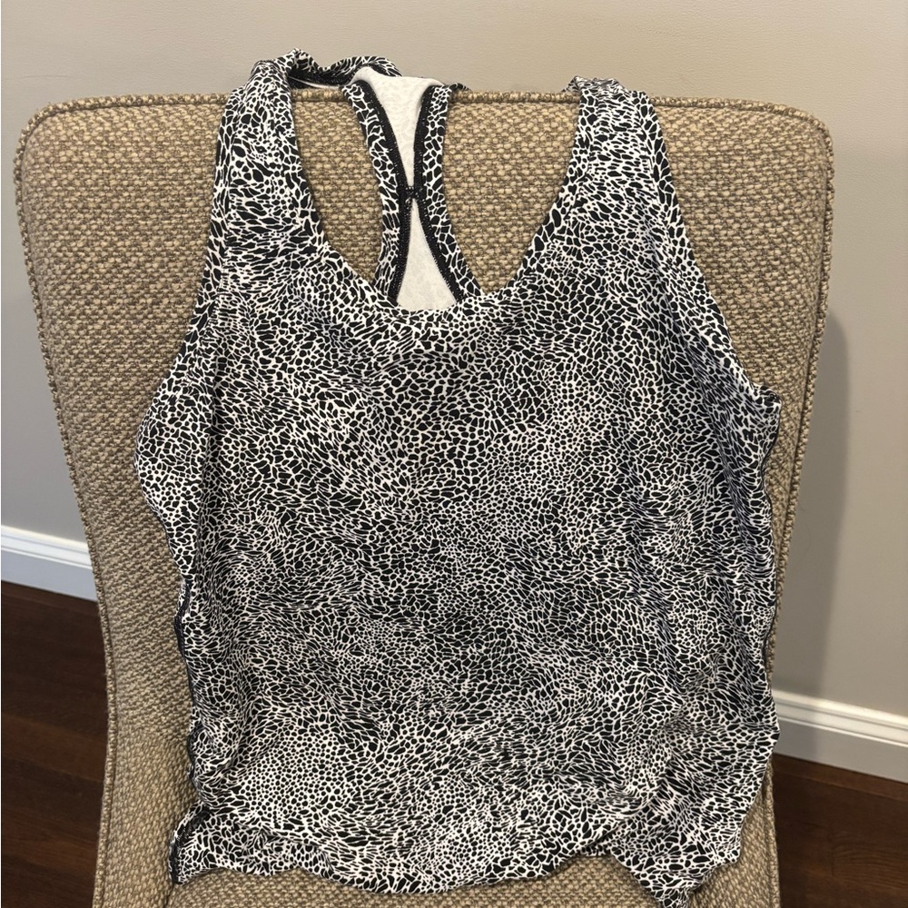 Lululemon giraffe black and white print tank